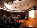 Petit théâtre dans le bloc supérieur en mai 2012.