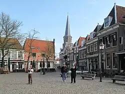 Église sur la place Roode Steen.