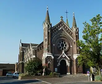 Parvis de l'église St Jean-Baptiste.