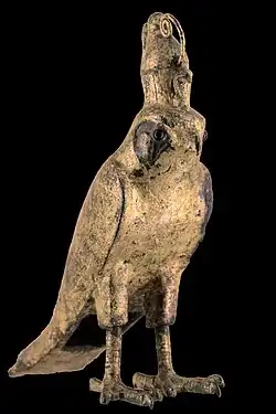 Statuette du faucon Horus. Bronze doré, H. 24 cm. Royaume lagide