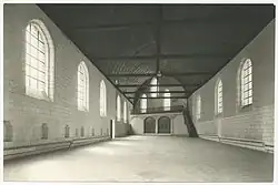 La salle des malades, vue vers la rue