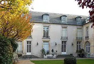 No&nbsp;10 : hôtel de Marle, côté jardin.