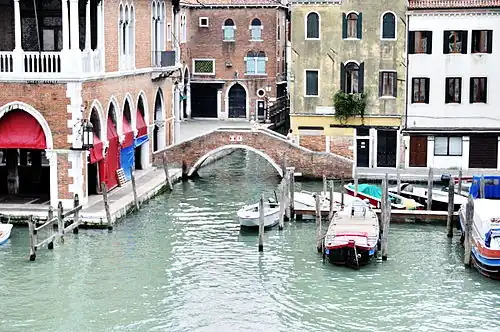 Abouchement sur le Grand Canal le long de la Pescaria