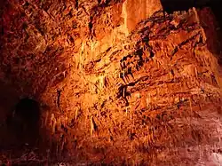 Fines stalactites.