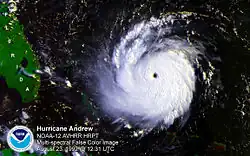 Image satellitaire de l'ouragan Andrew.