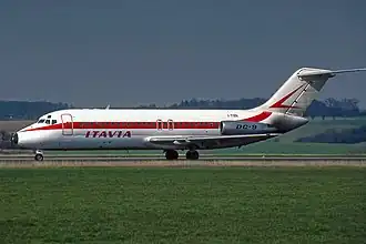 I-TIGI, le DC-9 de la compagnie Itavia impliqué, pris en photo à l'aéroport de Londres-Luton l'année de l'accident.