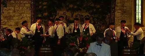 Groupe folklorique de Chanson à boire Les Cadets de Bourgogne, au château du Clos de Vougeot