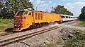 Une locomotive diesel-hydrolique (DHL) aux couleurs de la Philippine National Railways