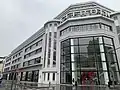 Façade du campus de l'INSEEC à Lyon, France.