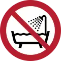 P026 – Ne pas utiliser ce dispositif dans une baignoire, une douche ou dans un réservoir rempli d'eau