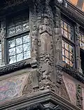 Sculpture d'angle.