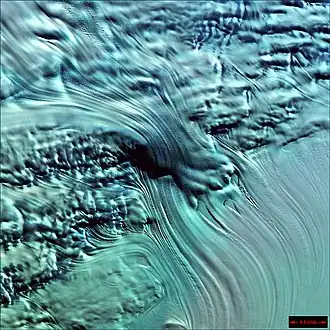 Chute de glace alimentant le glacier Lambert