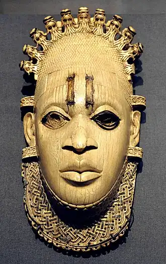 Autre masque-pendentif sculpté du XVIe&nbsp;siècle la représentant (British Museum, London)