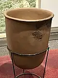 Poterie style Igusa (Suginami-ku, Tokyo). Jomon Initial. Réplique, recomposée d'après fragments cordés du site d'Igusa