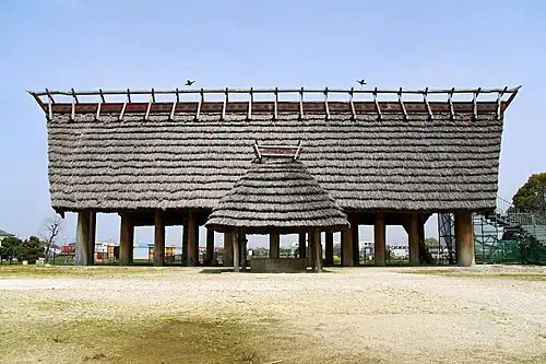 La même maison, vue de face.