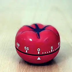 Un minuteur rouge.