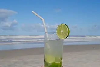 Caïpirinha de la cuisine brésilienne, à base de cachaça, variante du rhum