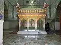 intérieur de la tombe.