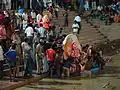 Immersions de Ganesh dans un tank ou bassin à Bangalore.