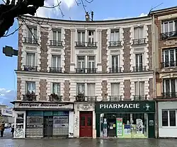 Immeuble au numéro 8.