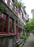 Dans l'impasse de l'Ange.