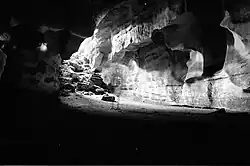 Intérieur des grottes d'Amboni.