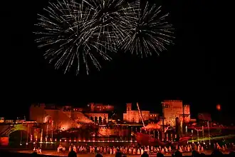 Scène finale du spectacle nocturne.