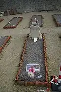 Reconstitution de tombes allemandes dans le cimetière
