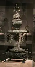 Brûle-parfum. Gandhara. H. env. 50 cm. Bronze, Ier – IIe siècle. Met.