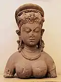Buste féminin. Statue du VIIe&nbsp;siècle de style Vardhana, originaire de Gwalior.