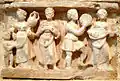 Instrument de la famille des luths courts sur un bas-relief provenant de Hadda (actuel Afghanistan), Ier-IIe siècles, Paris, Musée Guimet.