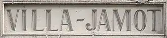 Voir la plaque.