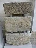 Inscriptions en grec ancien sur des stèles funéraires à l'ouest du mur d'enceinte de l'Oppidum du Castellar ; de haut en bas : ΑΔΡΕΤΙ, ΟΥΕΒ, ΚΟΜΑ.