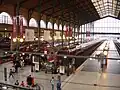 Vue de la charpente métallique de la gare du Nord, à Paris.