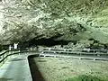 Chemin dans la grotte.