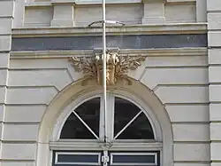 Porche de l'Institut industriel du Nord rue Jeanne d'Arc à Lille.