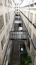 Vue de la cour depuis un appartement donnant sur la rue du Faubourg-Saint-Antoine.