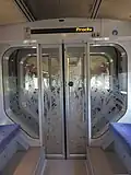 Le passage entre les voitures