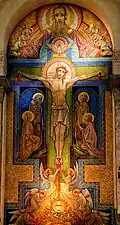 Christ en croix dans le chœur.