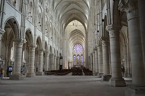 La nef, vers le chœur.