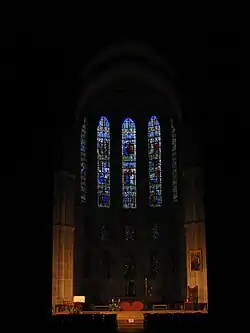 Vitraux du chœur.
