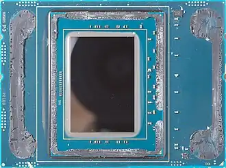 Processeur Intel Skylake Xeon Gold, avec le capot du boîtier retiré