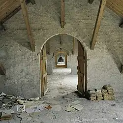 Enfilade sous les combles d'un ancien hôpital, Veenhuizen (Noordenveld), Pays-Bas.