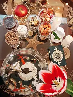 Une table de Haft-Sîn.