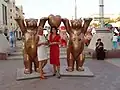 Iris Berben et Eva Herlitz en 2007 devant les ours bedonnants de Jérusalem