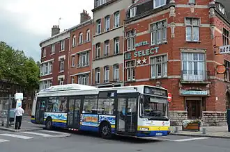 Bus n°437 sur la ligne 3 à l'arrêt Gare.