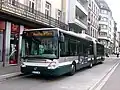Un Irisbus Citelis 18 à l'arrêt Les Halles.