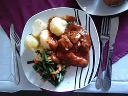 Pommes de terre «&nbsp;à l'irlandaise&nbsp;», haricots verts et foie
