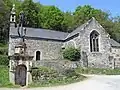 La chapelle Notre-Dame-de-Lorette et le calvaire de Coatnant.