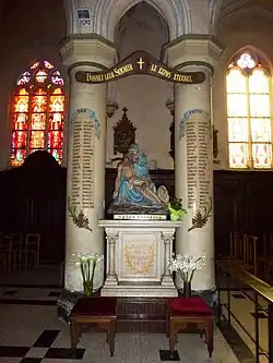 Le monument aux morts paroissial de Molinghem.
